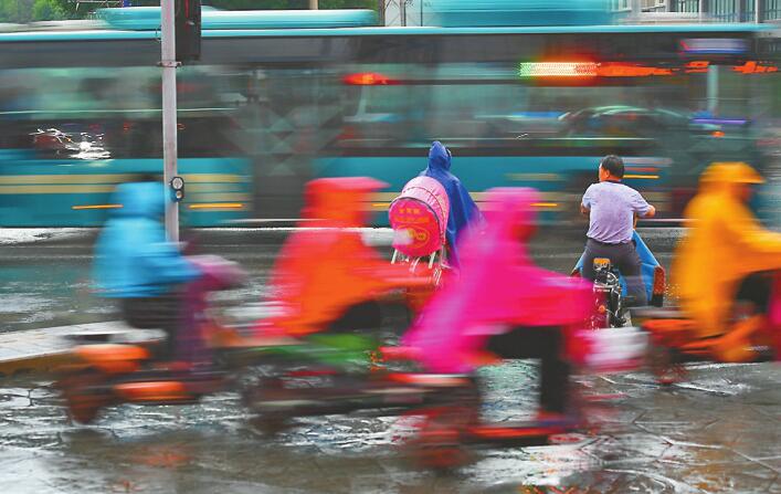 昨市区仅为小雨量级 济南近140次“地闪”赏雨尤需防雷